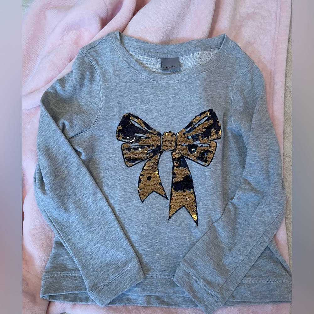 Vero Moda Gray Sweatshirt with Black Bow Design - Picture 2 of 5
